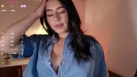 Camila online show from June 18, 2026, 11:31 pm