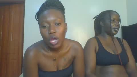 Snapshot of sweet_camila5 chatting on October 21, 2025, 10:10 pm Camila online show from October 21, 2025, 10:10 pm