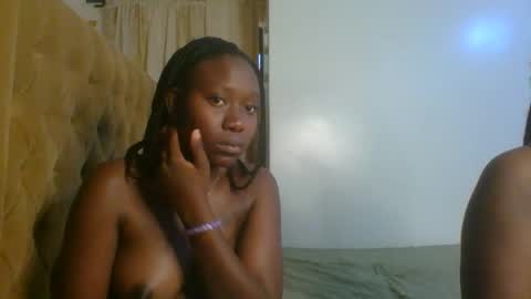 Snapshot of sweet_camila5 chatting on October 25, 2025, 9:50 am Camila online show from October 25, 2025, 9:50 am