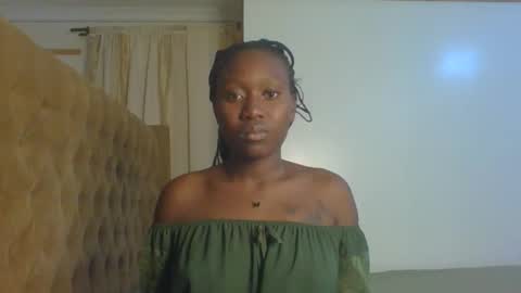 Snapshot of sweet_camila5 chatting on October 26, 2025, 12:11 pm Camila online show from October 26, 2025, 12:11 pm