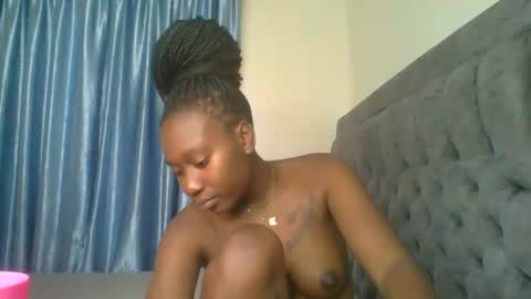 Snapshot of sweet_camila5 chatting on November 2, 2025, 5:10 am Camila online show from November 2, 2025, 5:10 am