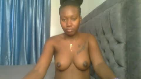 Snapshot of sweet_camila5 chatting on November 3, 2025, 5:42 am Camila online show from November 3, 2025, 5:42 am