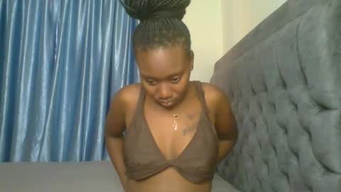 Snapshot of sweet_camila5 chatting on November 5, 2025, 6:46 am Camila online show from November 5, 2025, 6:46 am