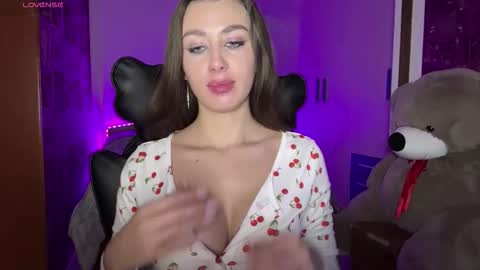 Sweet Cherry online show from December 1, 2025, 1:21 am