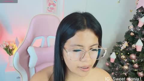 sweet_dania_ online show from December 19, 2025, 3:57 am