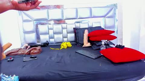 Snapshot of sweet_ebonyyx chatting on December 14, 2025, 3:01 am Sara online show from December 14, 2025, 3:01 am