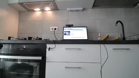 Snapshot of sweet_ella chatting on January 20, 2025, 10:29 am online show from January 20, 2025, 10:29 am