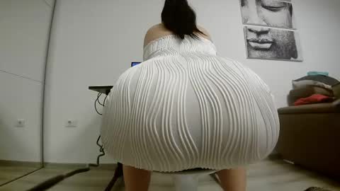 Snapshot of sweet_ella chatting on February 20, 2025, 5:23 am online show from February 20, 2025, 5:23 am