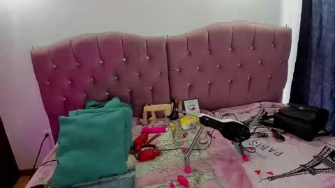  emmili  online show from October 22, 2025, 12:05 pm