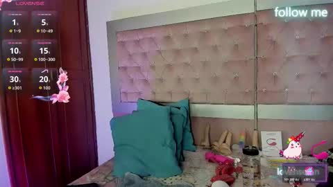  emmili  online show from March 25, 2026, 12:22 pm