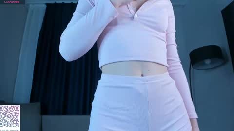 Julia online show from March 9, 2025, 2:21 pm