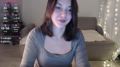 sweet_foxxy online show from January 12, 2026, 9:42 pm