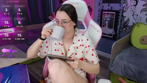 Alice online show from December 15, 2025, 3:44 am