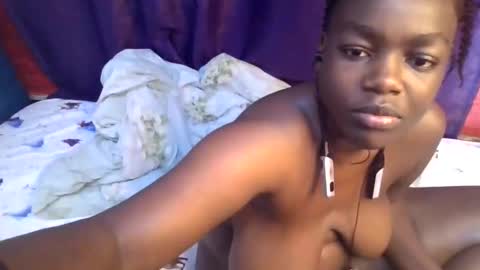 sweet_hennessey online show from May 4, 2026, 11:17 am