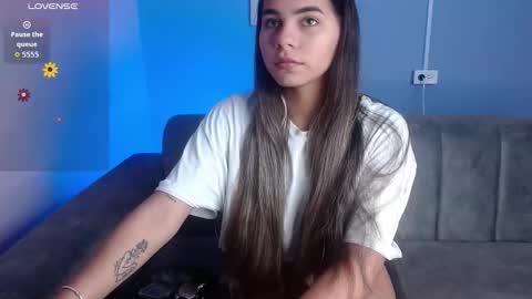 Snapshot of sweet_honey_wet chatting on November 18, 2025, 12:20 pm Nella online show from November 18, 2025, 12:20 pm