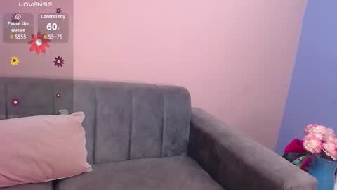 Snapshot of sweet_honey_wet chatting on December 16, 2025, 12:21 pm Nella online show from December 16, 2025, 12:21 pm