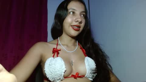 Snapshot of sweet_isaa chatting on December 18, 2024, 4:31 am Hello welcome to my room - follow me please online show from December 18, 2024, 4:31 am