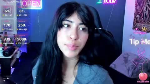 Snapshot of sweet_joint_girl chatting on April 13, 2026, 12:16 am Dahnna online show from April 13, 2026, 12:16 am