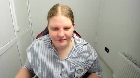 Snapshot of sweet_karla_la chatting on May 12, 2026, 7:05 am Karla online show from May 12, 2026, 7:05 am