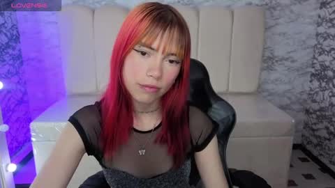 Snapshot of sweet_kitty_v chatting on November 8, 2025, 2:17 pm Hi Stream 800 to 1400 online show from November 8, 2025, 2:17 pm