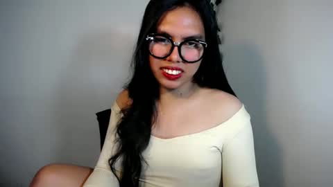 sweet_kyline69 online show from December 3, 2025, 2:48 pm