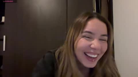 Larissa online show from January 11, 2026, 1:43 am