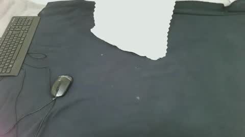 sweet_larra online show from November 19, 2025, 6:57 am