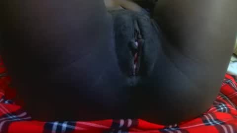 Snapshot of sweet_leen1 chatting on December 4, 2025, 7:44 pm Queen Winnie online show from December 4, 2025, 7:44 pm