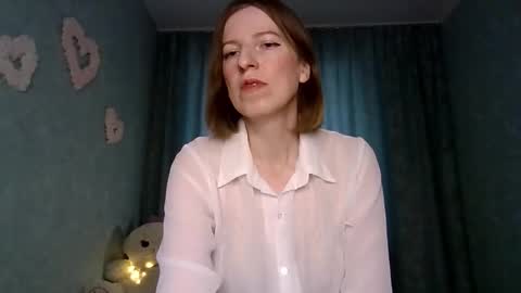 sweet_lilbunny online show from September 17, 2025, 2:13 am