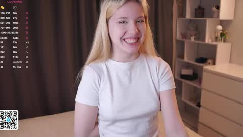 Snapshot of sweet_lily_1 chatting on May 15, 2026, 9:00 pm Lily online show from May 15, 2026, 9:00 pm