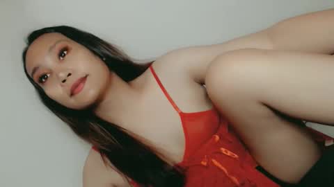 SWEET LOVE online show from May 13, 2026, 3:04 am