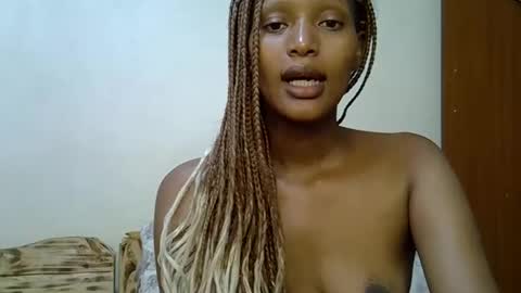 Snapshot of sweet_melod chatting on January 6, 2026, 12:42 pm Linda online show from January 6, 2026, 12:42 pm