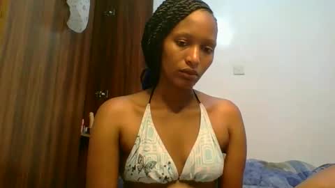 Snapshot of sweet_melod chatting on February 5, 2026, 4:06 am Linda online show from February 5, 2026, 4:06 am