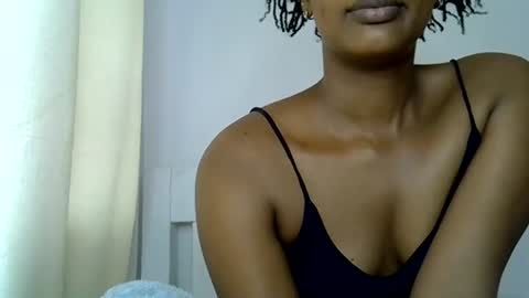 Snapshot of sweet_melod chatting on June 25, 2026, 6:29 am Linda online show from June 25, 2026, 6:29 am