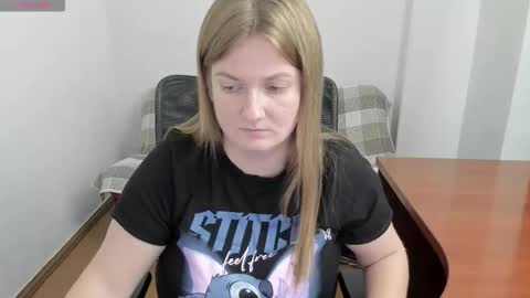 Snapshot of sweet_melody_of_ur_heart chatting on October 4, 2025, 4:27 pm Mila online show from October 4, 2025, 4:27 pm