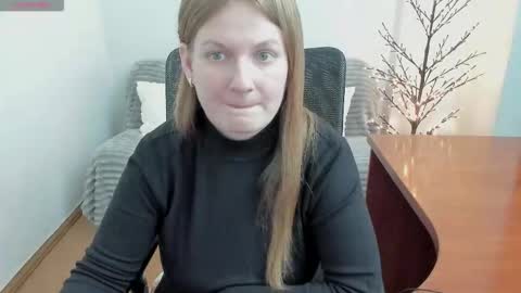 Snapshot of sweet_melody_of_ur_heart chatting on December 18, 2025, 4:35 pm Mila online show from December 18, 2025, 4:35 pm
