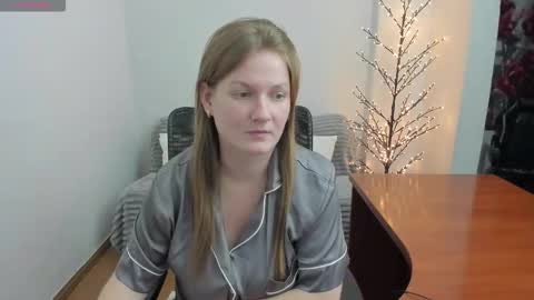 Snapshot of sweet_melody_of_ur_heart chatting on December 20, 2025, 6:48 pm Mila online show from December 20, 2025, 6:48 pm