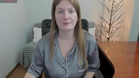 Snapshot of sweet_melody_of_ur_heart chatting on December 22, 2025, 4:26 pm Mila online show from December 22, 2025, 4:26 pm