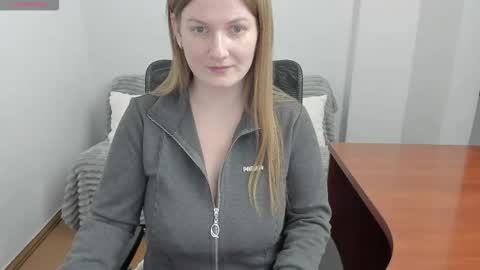 Snapshot of sweet_melody_of_ur_heart chatting on January 13, 2026, 4:34 pm Mila online show from January 13, 2026, 4:34 pm