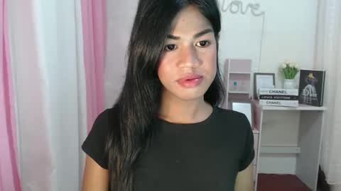 Snapshot of sweet_melonxxx chatting on December 16, 2024, 2:25 am Melon online show from December 16, 2024, 2:25 am