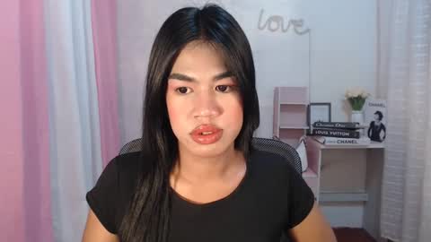 Snapshot of sweet_melonxxx chatting on March 10, 2025, 6:27 am Melon online show from March 10, 2025, 6:27 am