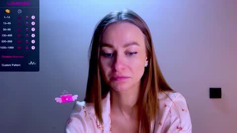 Mia online show from December 14, 2025, 1:49 pm