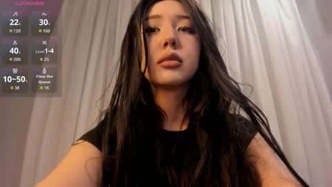 Snapshot of sweet_mikasa chatting on December 4, 2025, 5:21 pm Mikasa online show from December 4, 2025, 5:21 pm