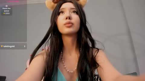 Snapshot of sweet_mikasa chatting on December 15, 2025, 5:28 pm Mikasa online show from December 15, 2025, 5:28 pm