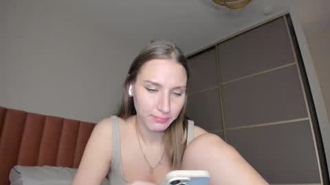 Snapshot of sweet_miss381 chatting on March 5, 2025, 1:06 pm Sofi online show from March 5, 2025, 1:06 pm