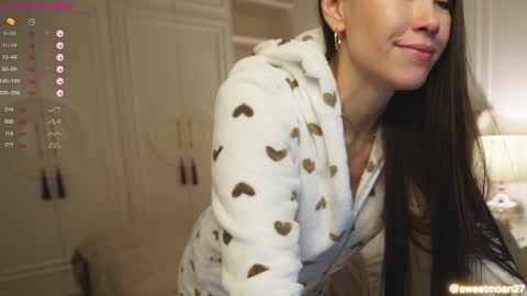 Snapshot of sweet_moan chatting on December 8, 2024, 11:03 am Dana online show from December 8, 2024, 11:03 am