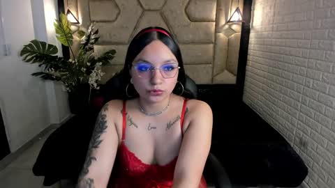 sweet_moon3 online show from April 23, 2026, 9:28 pm