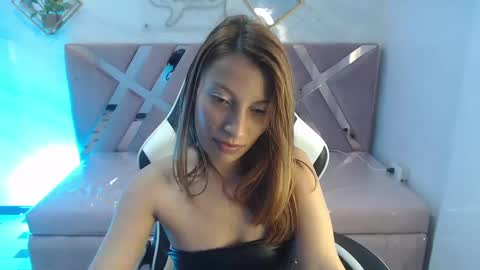 sweet_moon_v_ online show from October 8, 2025, 3:15 am