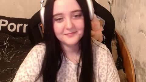 sweet_my_dream online show from October 16, 2025, 1:12 pm