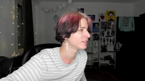 kira online show from November 25, 2025, 8:42 pm